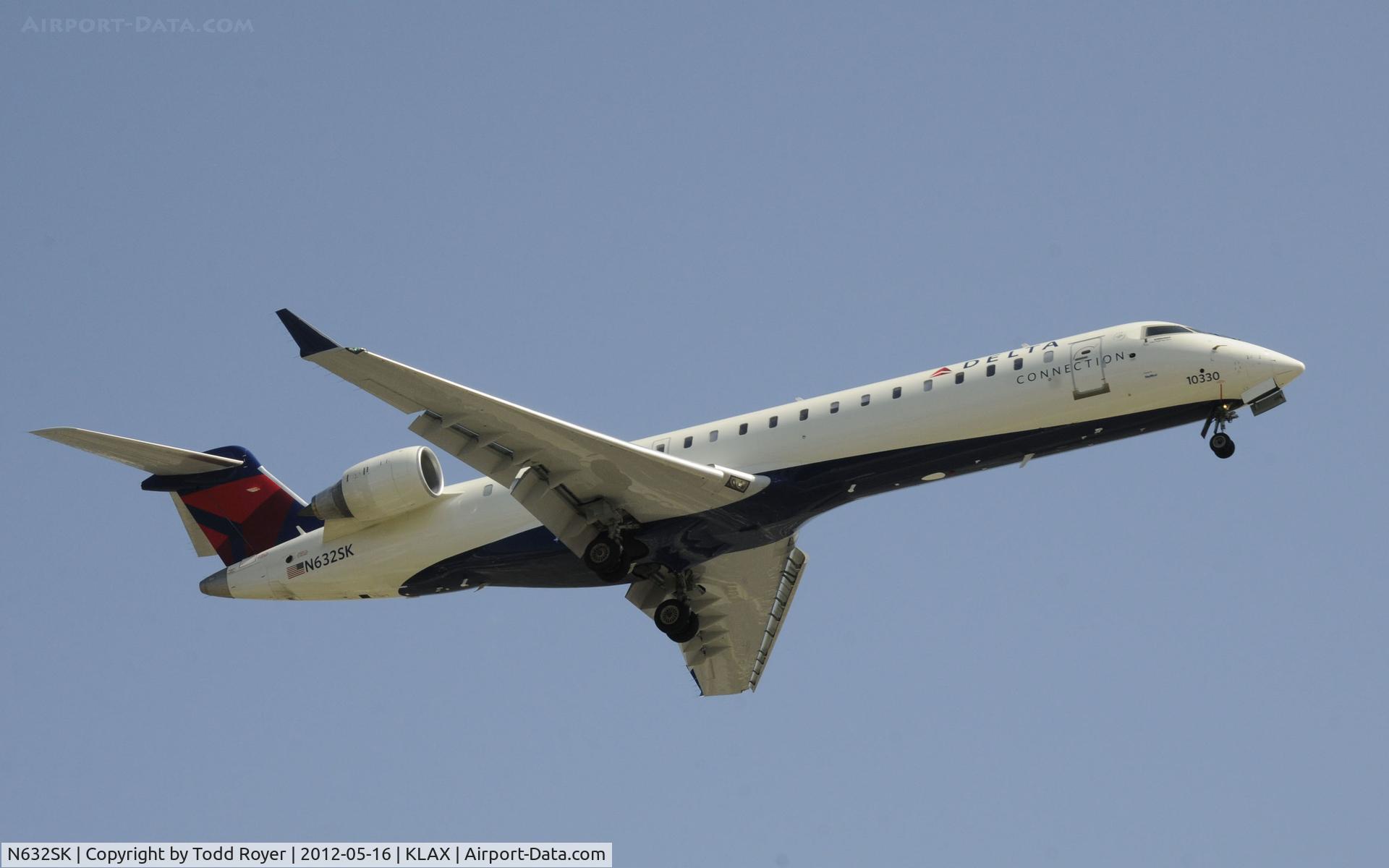 N632SK, Bombardier CRJ-702 (CL-600-2C10) Regional Jet C/N 10330, Arriving at LAX on 24R