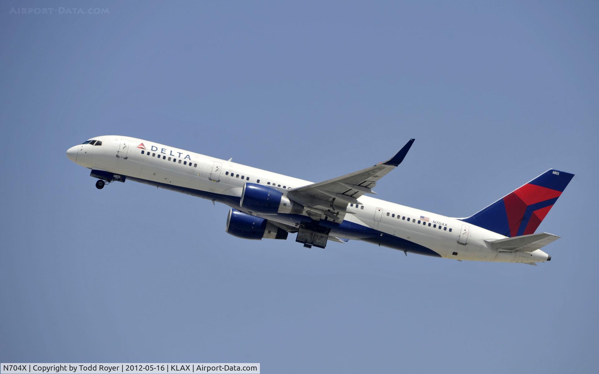 N704X, 1997 Boeing 757-2Q8 C/N 28163, Departing LAX on 25R