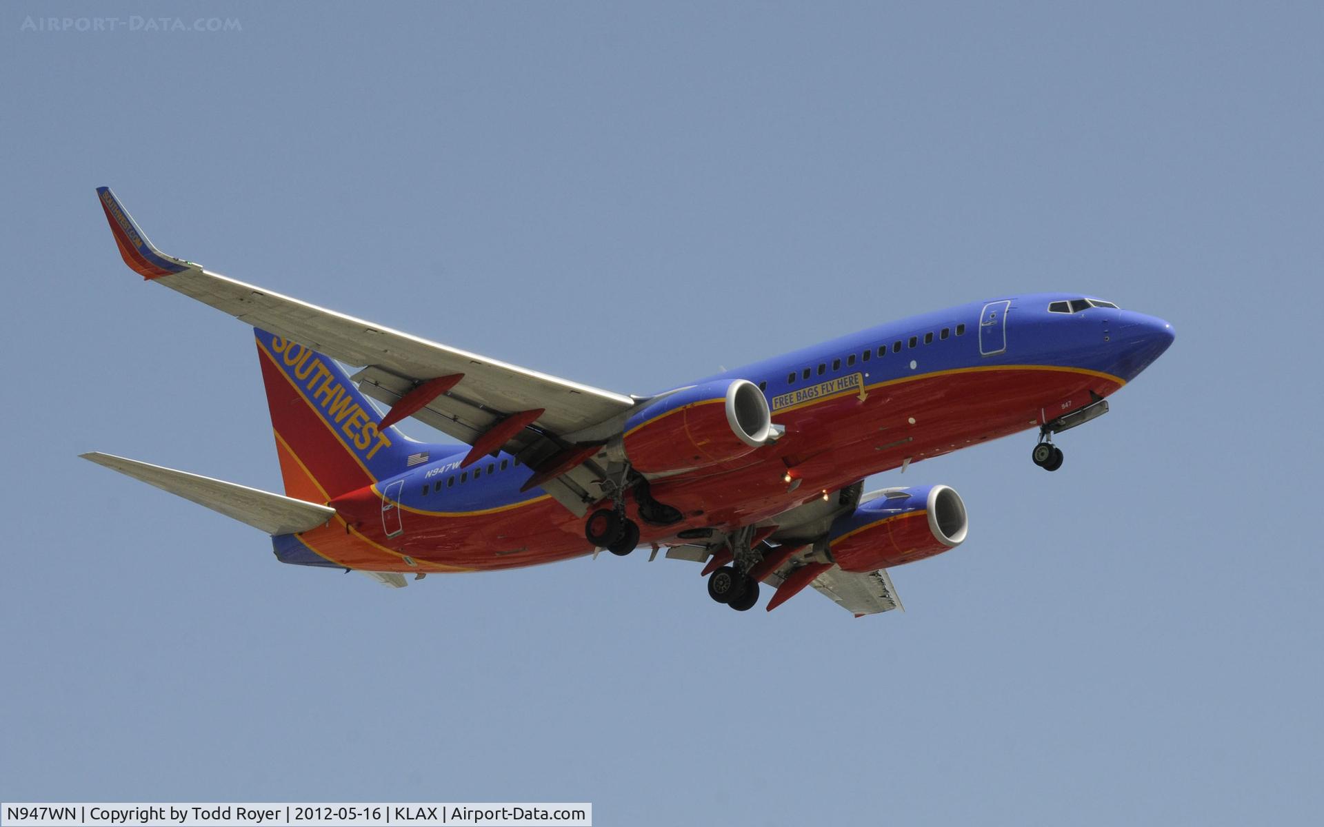 N947WN, 2010 Boeing 737-7H4 C/N 36924, Arriving at LAX on 24R