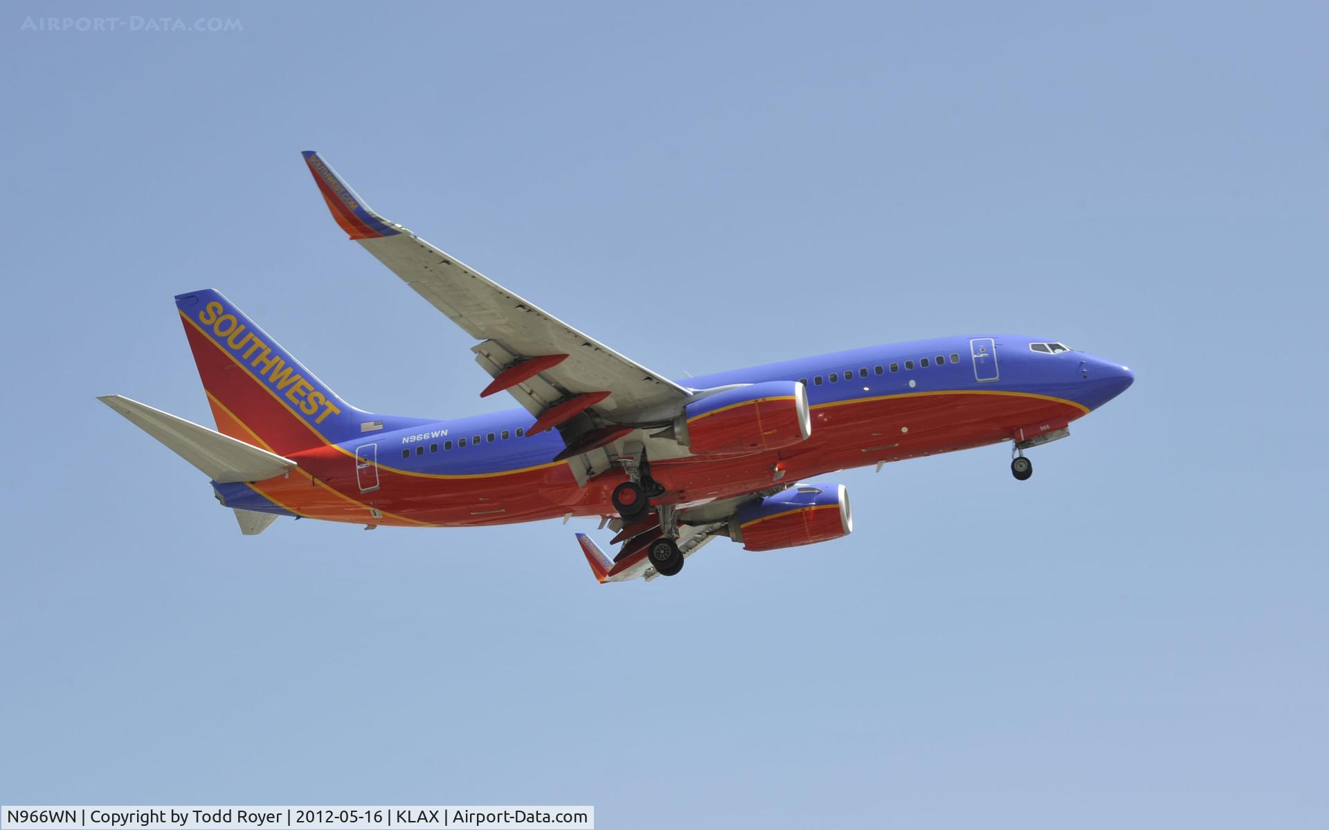 N966WN, 2011 Boeing 737-7H4 C/N 36966, Arriving at LAX on 24R
