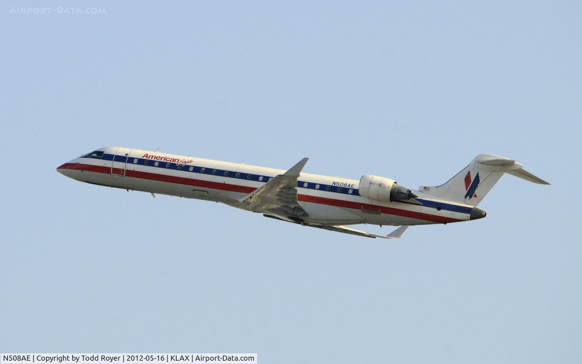 N508AE, 2002 Bombardier CRJ-701ER (CL-600-2C10) Regional Jet C/N 10072, Departing LAX on 25R