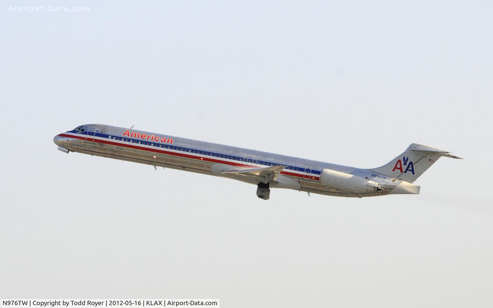 N976TW, 1999 McDonnell Douglas MD-83 (DC-9-83) C/N 53626, Departing LAX on 25R
