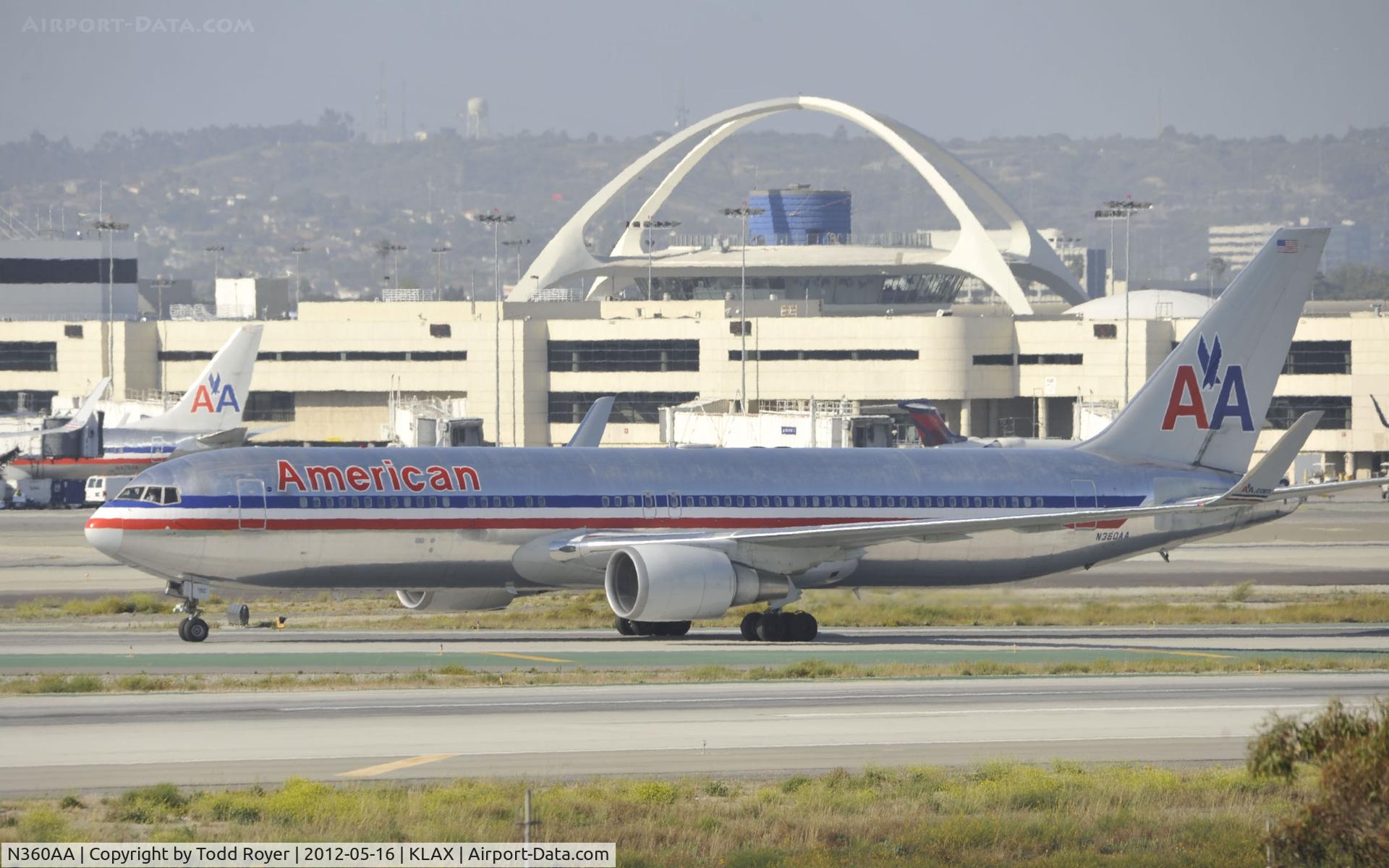 N360AA, 1988 Boeing 767-323 C/N 24041, Taxiing to gate at LAX