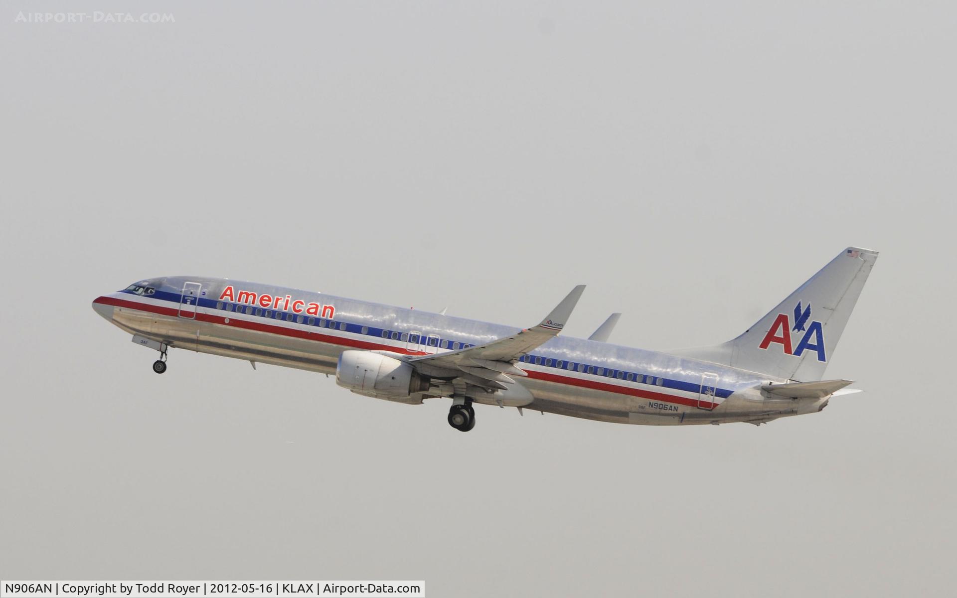 N906AN, 1999 Boeing 737-823 C/N 29508, Departing LAX on 25R
