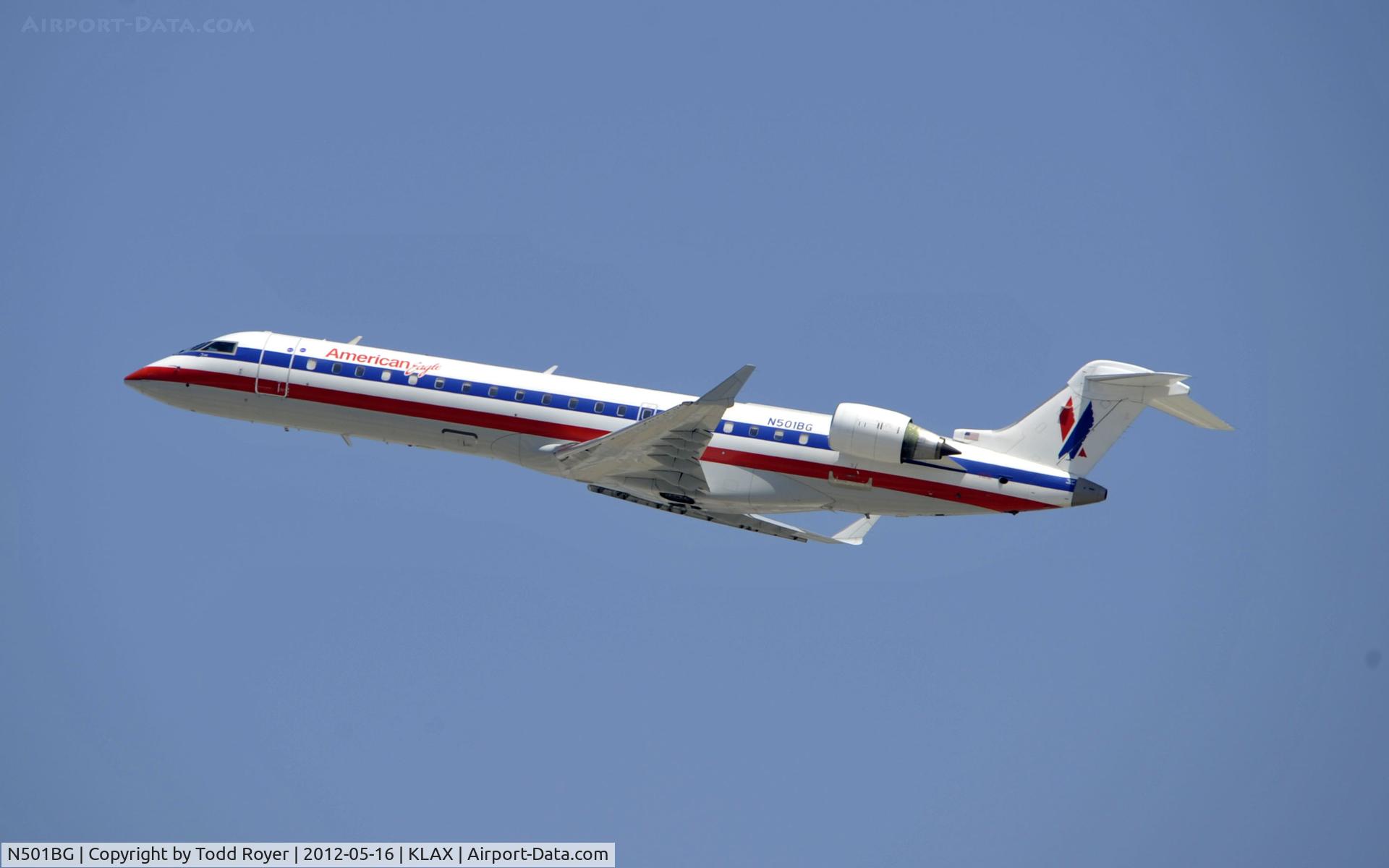 N501BG, 2001 Bombardier CRJ-701ER (CL-600-2C10) Regional Jet C/N 10017, Departing LAX on 25R
