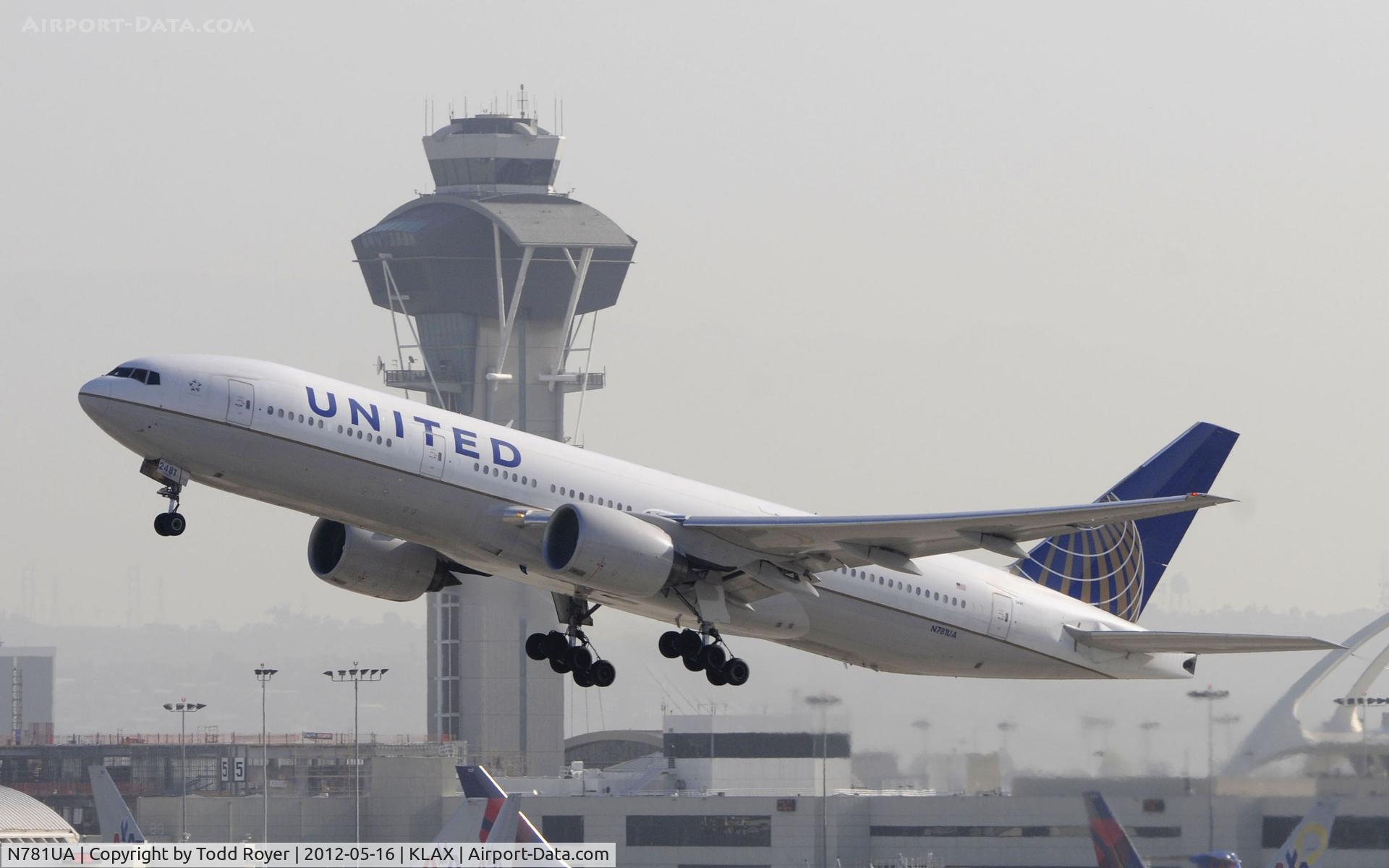N781UA, 1996 Boeing 777-222 C/N 26945, Departing LAX on 25R