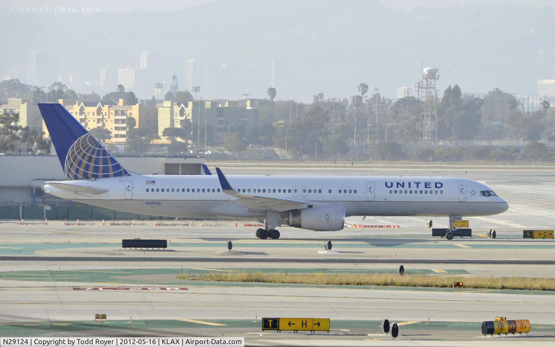N29124, 1998 Boeing 757-224 C/N 27565, Taxiing to gate at LAX