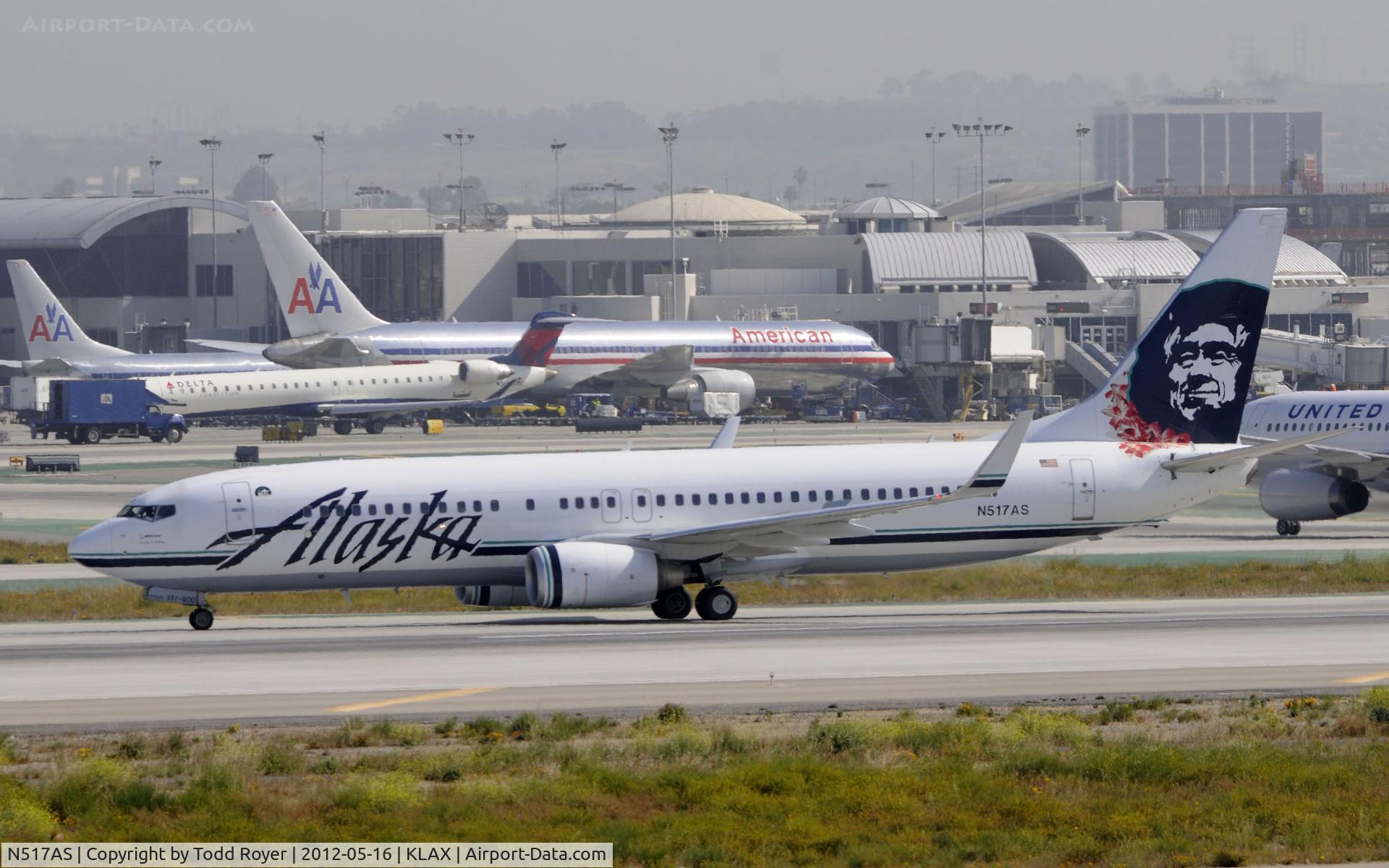 N517AS, 2008 Boeing 737-890 C/N 35197, Taxiing to gate at LAX