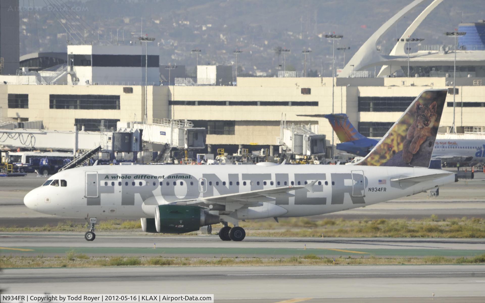 N934FR, 2004 Airbus A319-111 C/N 2287, Taxiing to gate at LAX