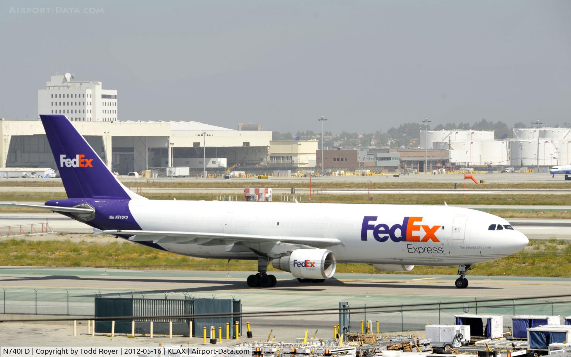 N740FD, 1990 Airbus A300B4-622R(F) C/N 559, Taxiing to parking at LAX