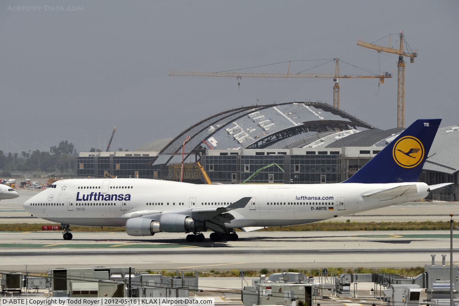 D-ABTE, 1991 Boeing 747-430M C/N 24966, Taxiing to gate at LAX