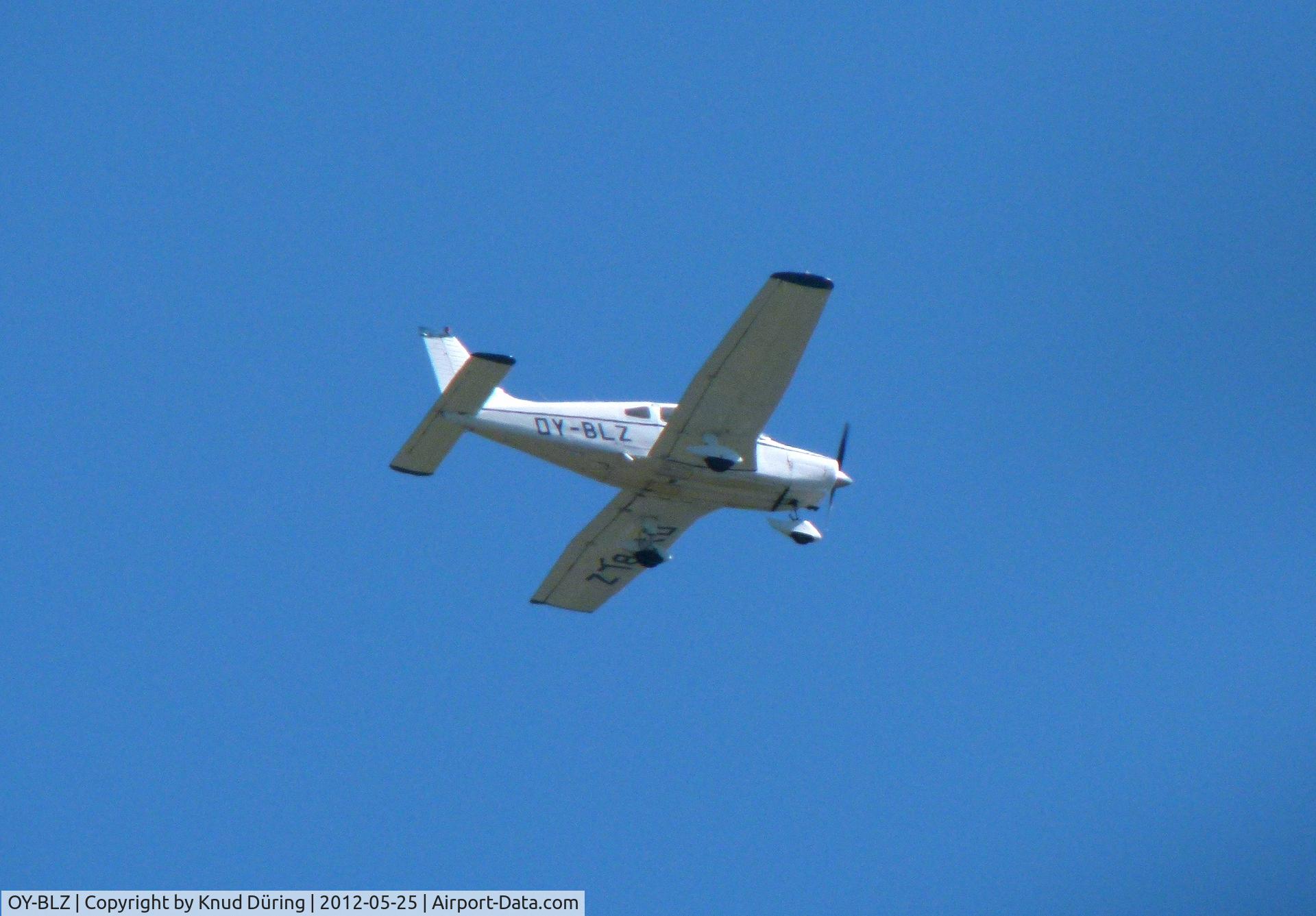 OY-BLZ, 1976 Piper PA-28-151 Cherokee Warrior C/N 28-7715092, Billed fra den 25 maj 2012 kl. ca 14:00