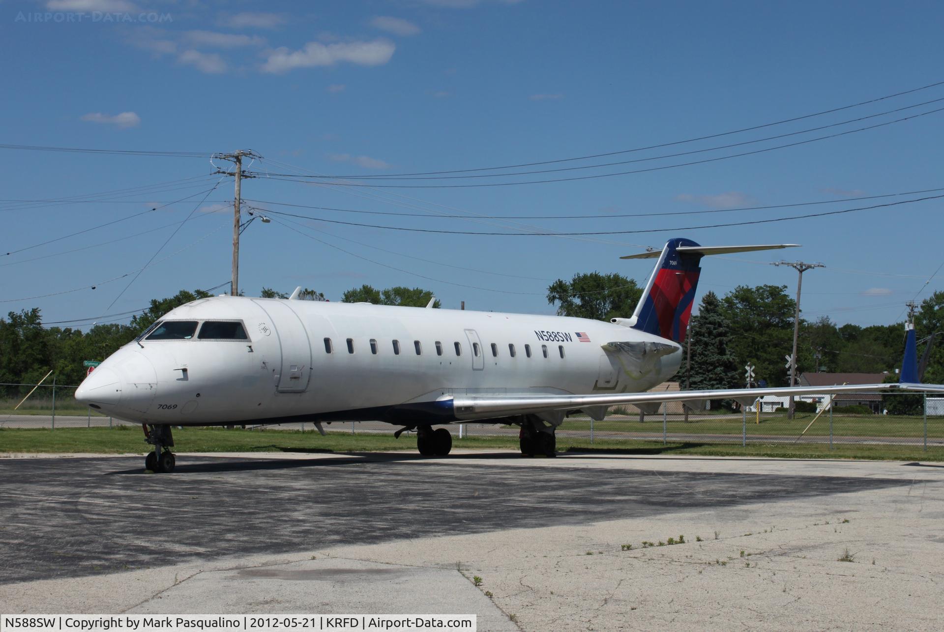 N588SW, 1995 Canadair CRJ-100ER (CL-600-2B19) C/N 7069, CL-600-2B19