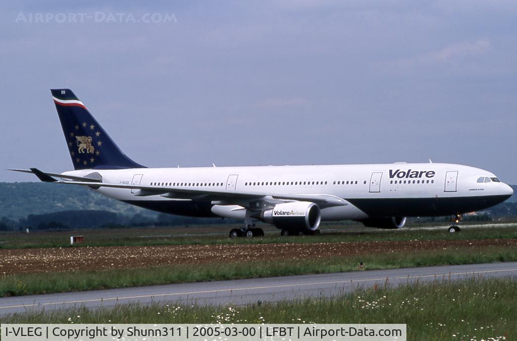I-VLEG, 2002 Airbus A330-203 C/N 463, Taxiing to the Terminal after landing...