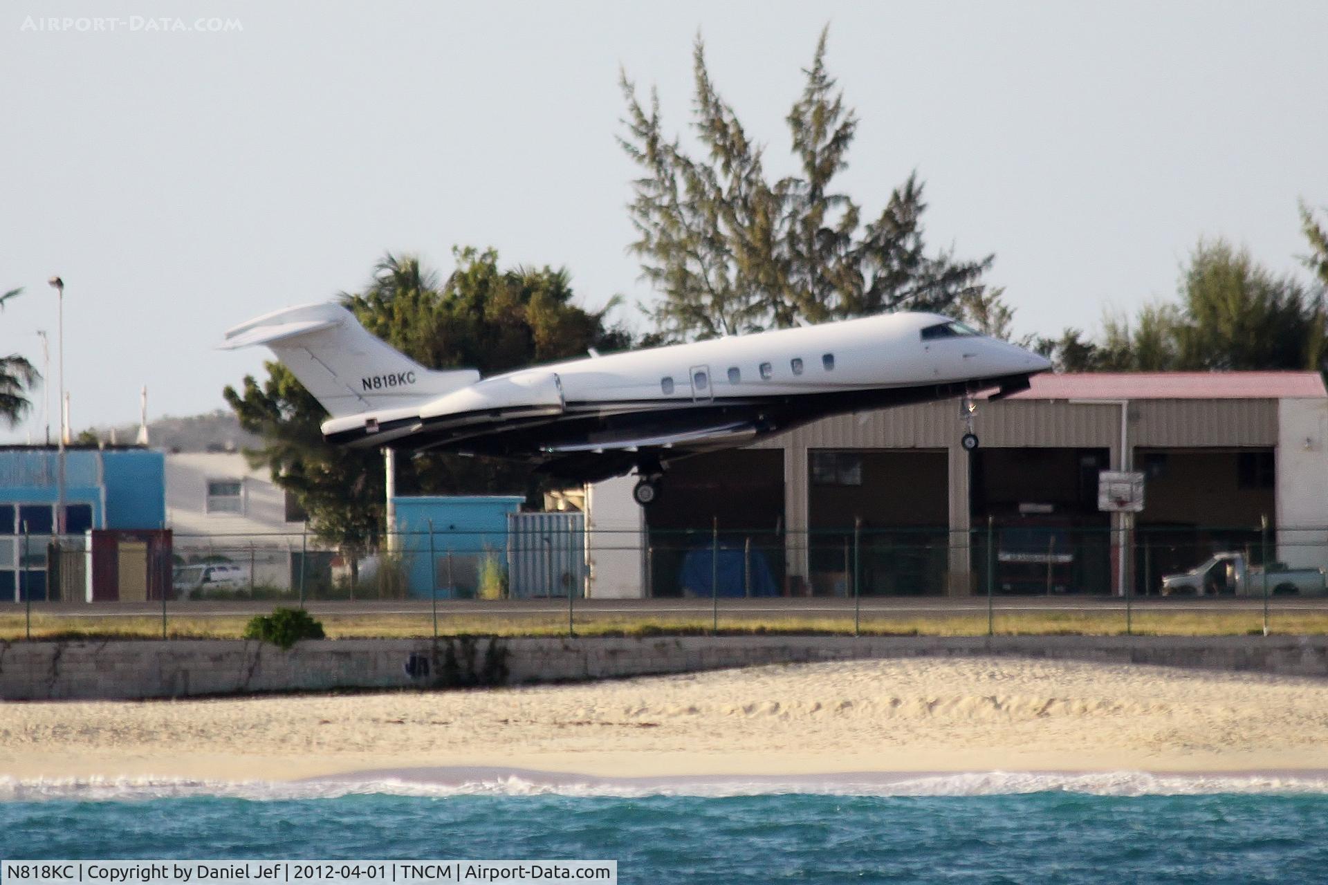 N818KC, 2005 Bombardier Challenger 300 (BD-100-1A10) C/N 20043, N818KC