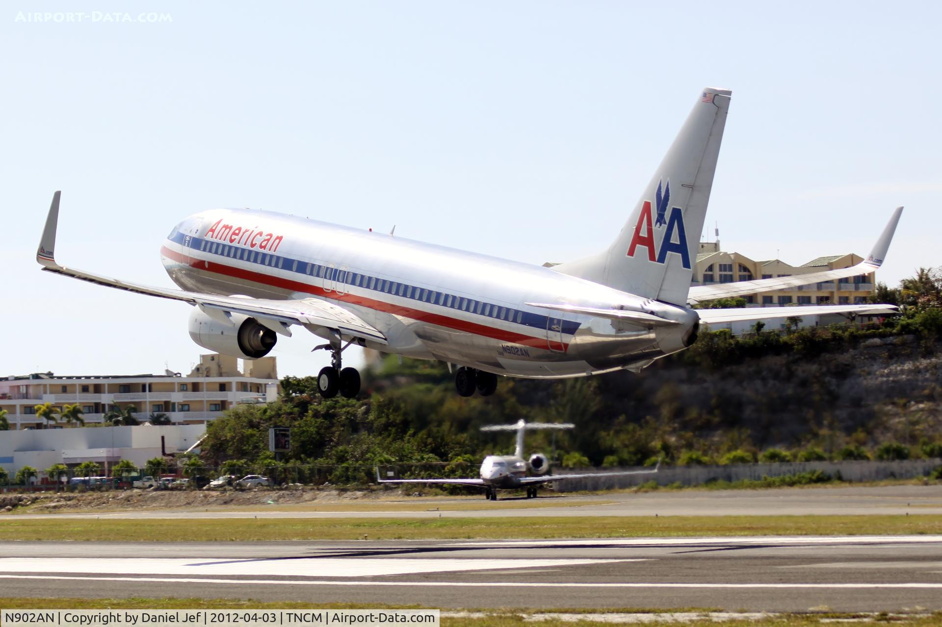 N902AN, 1999 Boeing 737-823 C/N 29504, N902AN