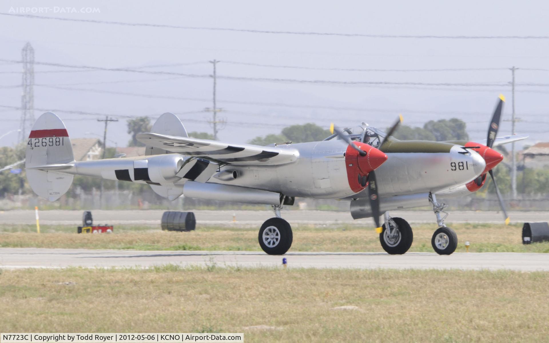 N7723C, 1944 Lockheed P-38L-5 Lightning C/N 7985, P-38 Landing at Chino