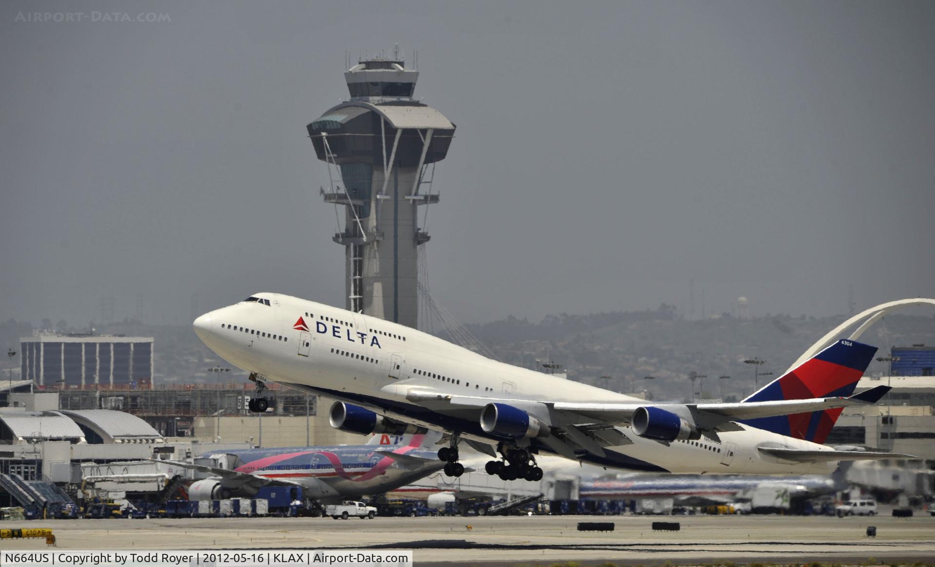 N664US, 1989 Boeing 747-451 C/N 23819, Departing LAX on 25R