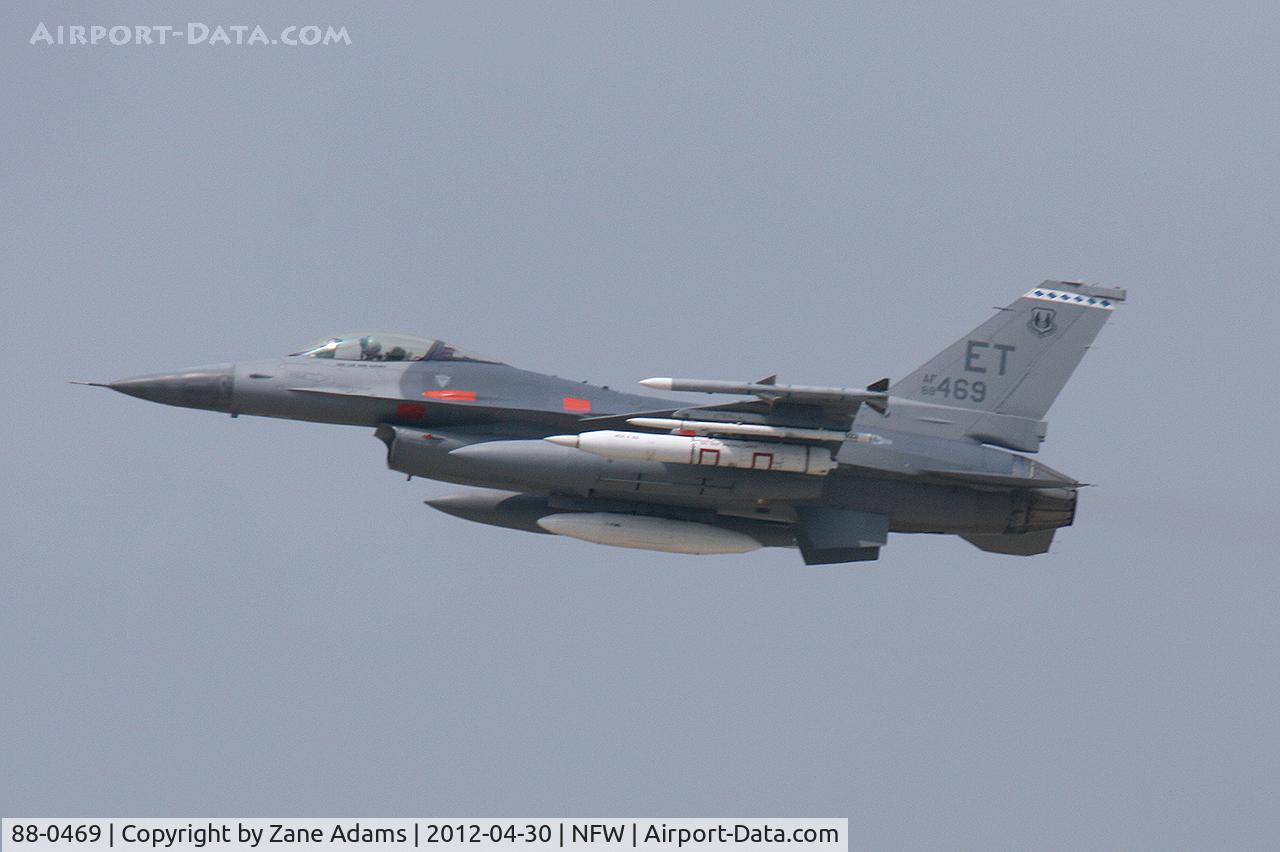 88-0469, 1988 General Dynamics F-16C Fighting Falcon C/N 1C-71, Departing NAS Fort Worth
