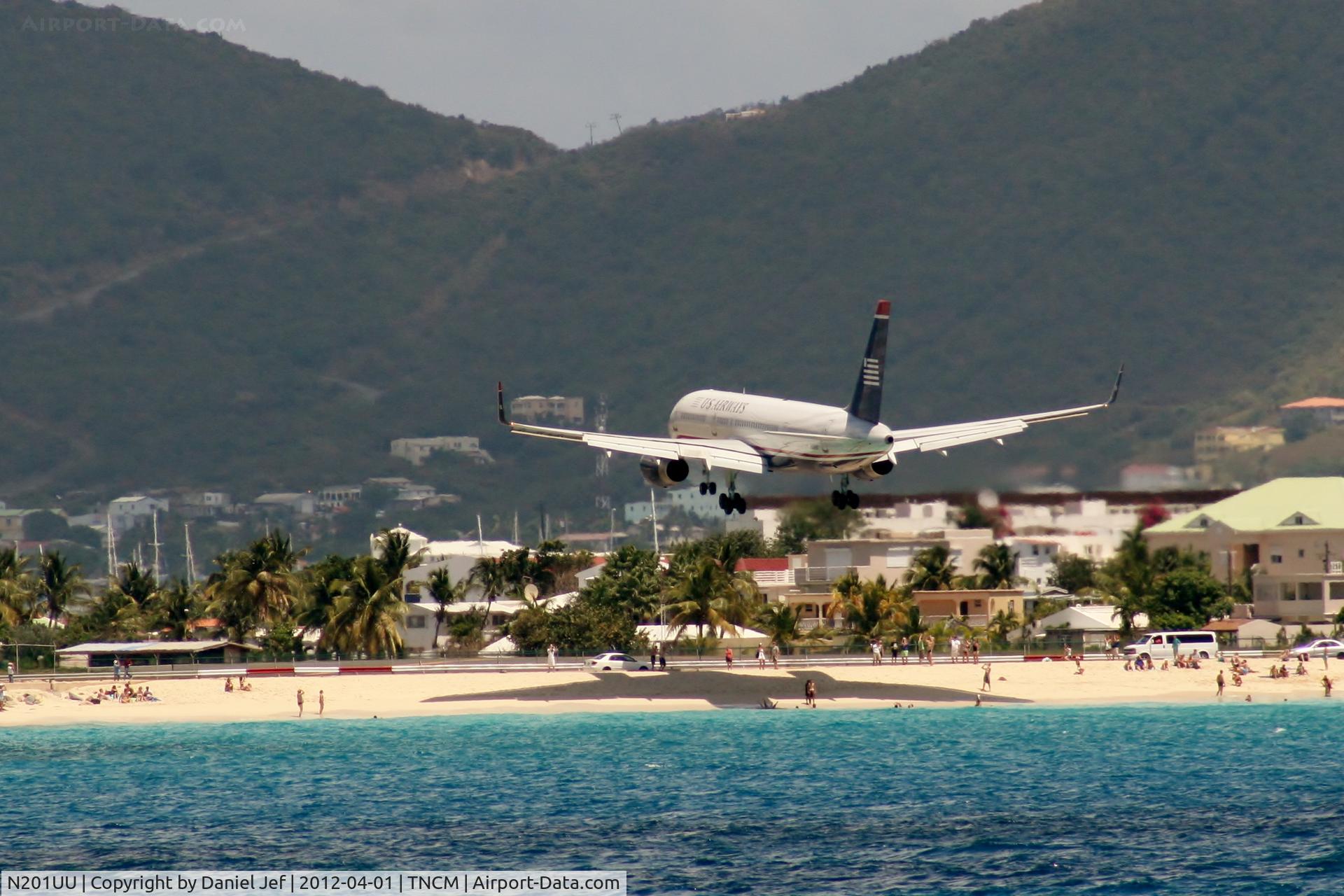 N201UU, 1995 Boeing 757-2B7 C/N 27810, N201UU