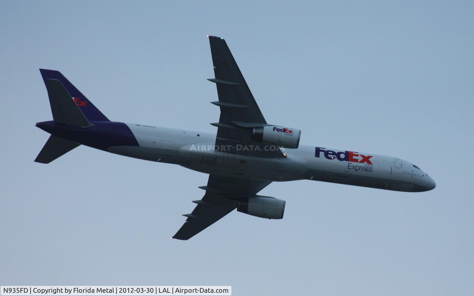 N935FD, 1983 Boeing 757-2T7 C/N 22780, Fed Ex 757 fly by at Sun N Fun night show