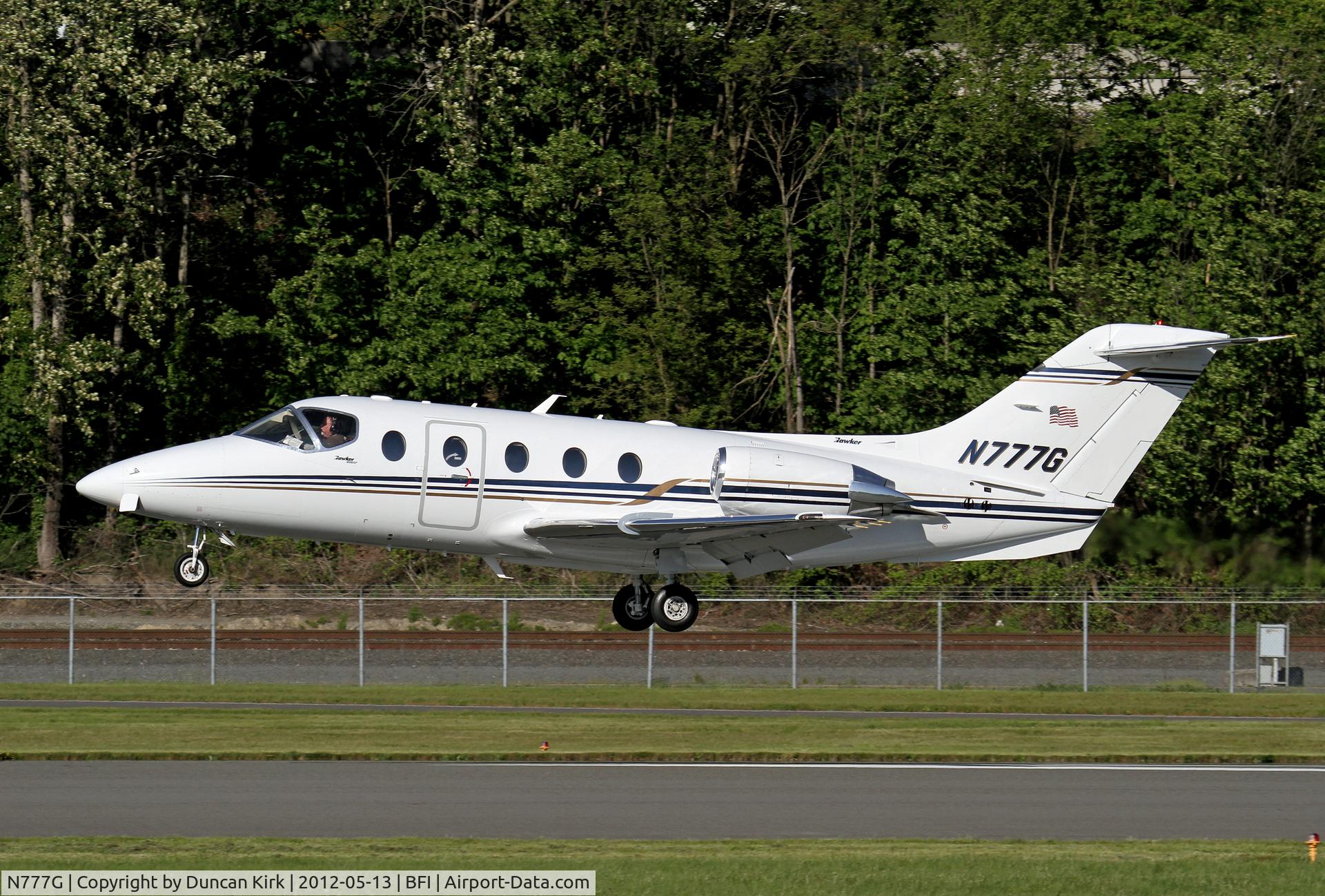 N777G, 2007 Hawker Beechcraft 400A Beechjet C/N RK-540, Touching down at BFI