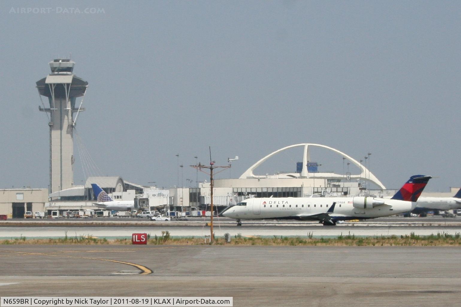 N659BR, 2001 Bombardier CRJ-200ER (CL-600-2B19) C/N 7509, Rollout 25L