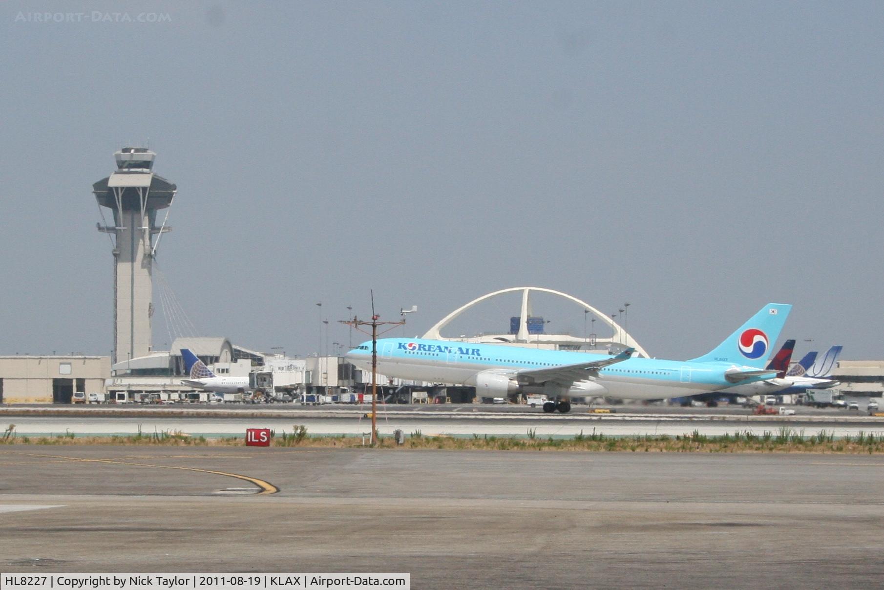HL8227, 2010 Airbus A330-223 C/N 1200, Departing 25R