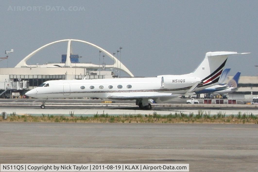 N511QS, 2001 Gulfstream Aerospace G-V C/N 647, Rollout 25L for this NetJets G-V