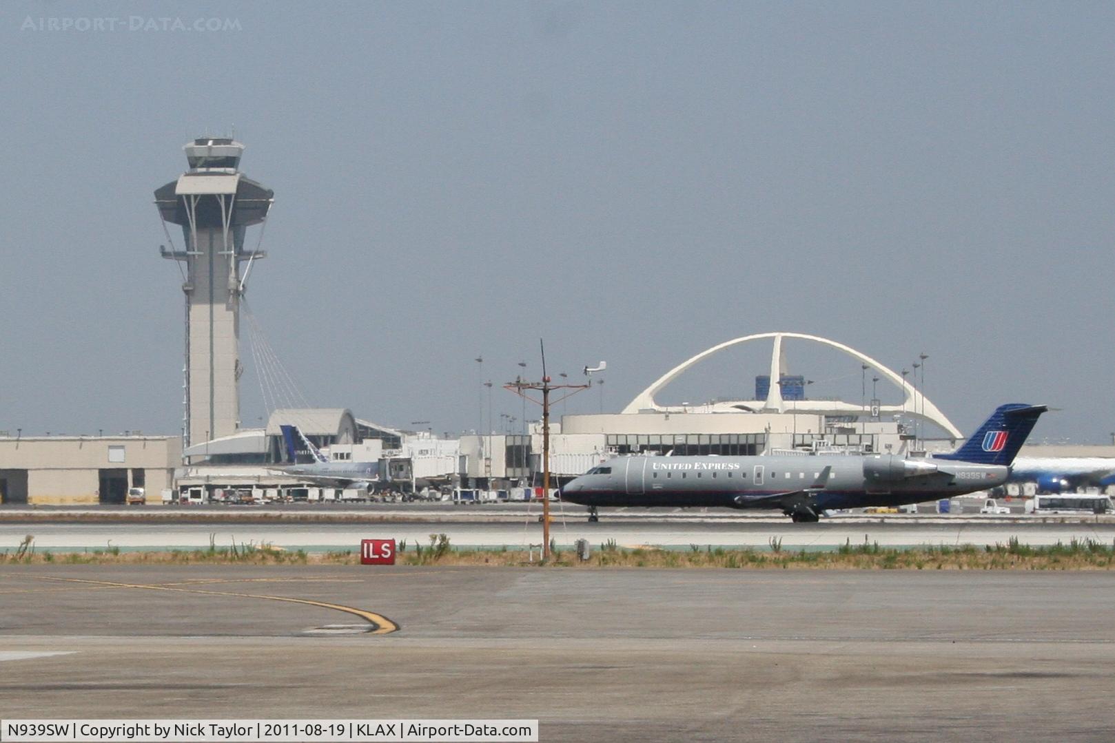 N939SW, 2003 Bombardier CRJ-200LR (CL-600-2B19) C/N 7742, Rollout 25L