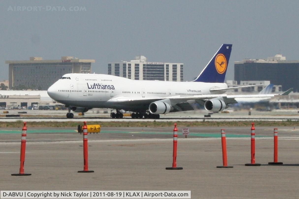 D-ABVU, 1998 Boeing 747-430 C/N 29492, Departing 25R