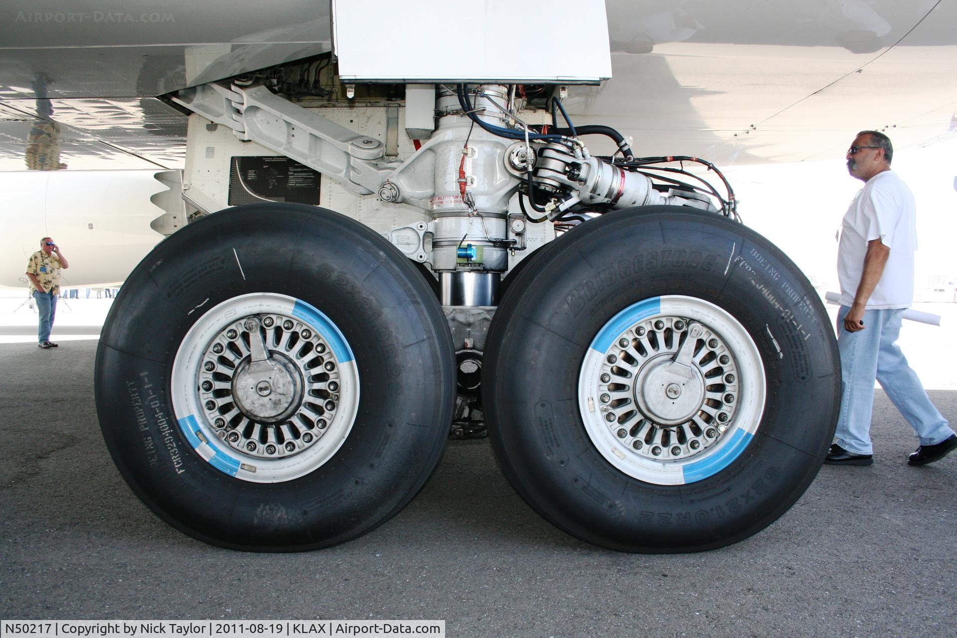 N50217, 2010 Boeing 747-8R7F C/N 35806, Main wheel set