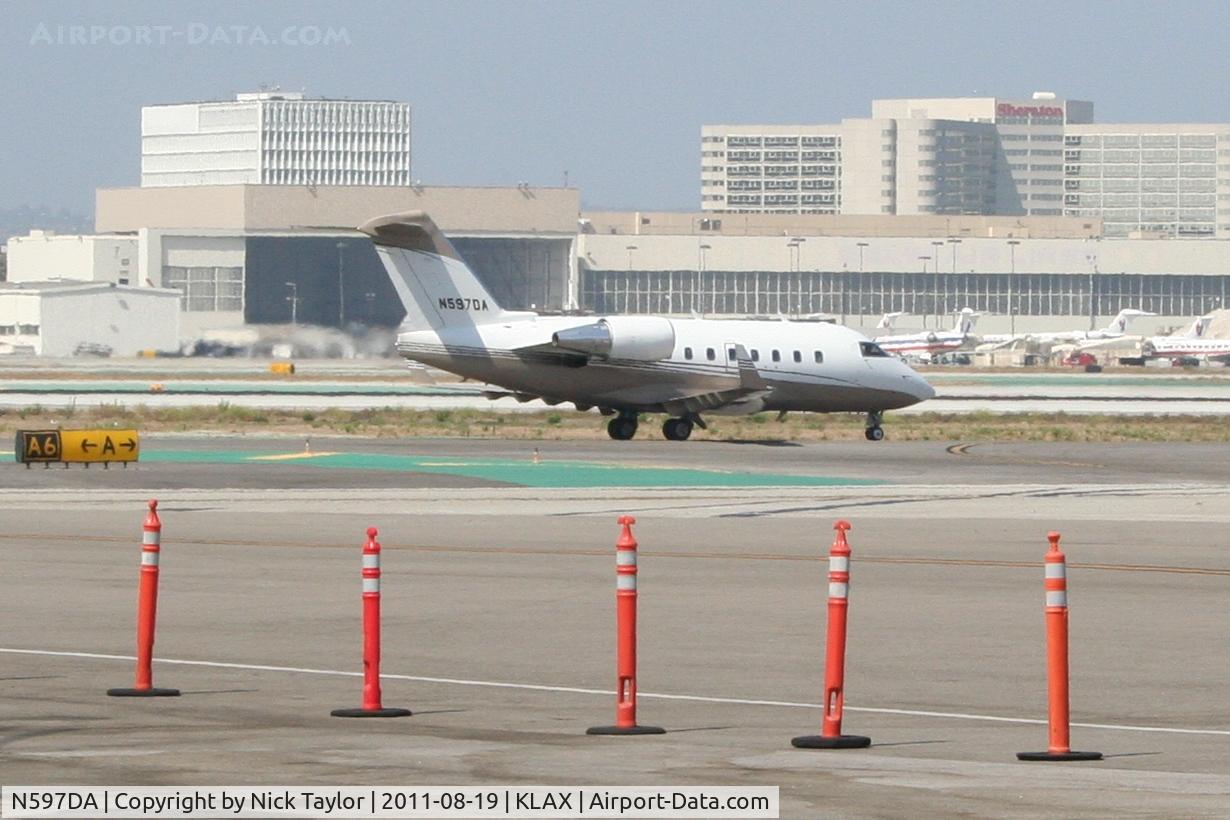 N597DA, 1997 Canadair Challenger 604 (CL-600-2B16) C/N 5359, taxiing