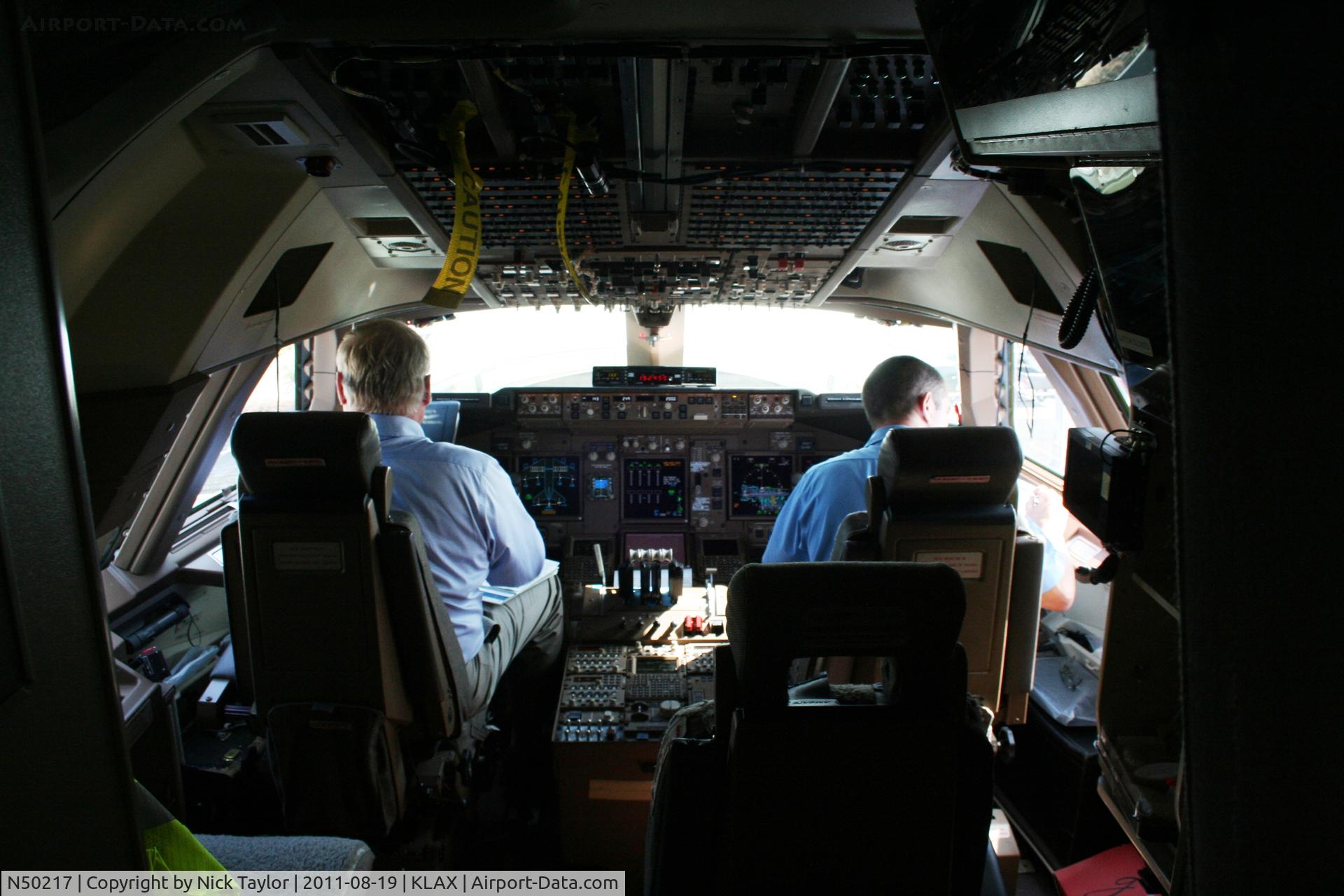 N50217, 2010 Boeing 747-8R7F C/N 35806, 747-8 cockpit