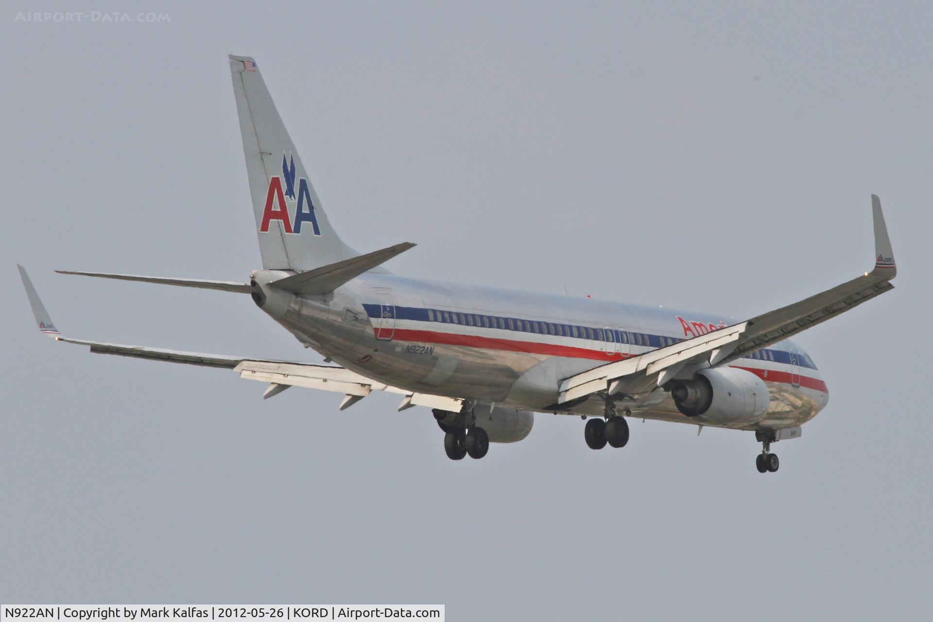 N922AN, 1999 Boeing 737-823 C/N 29523, American Airlines Boeing 737-823, AAL884 arriving from Montego Bay, Sangster Int'l/MKJS, RWY 10 approach KORD.