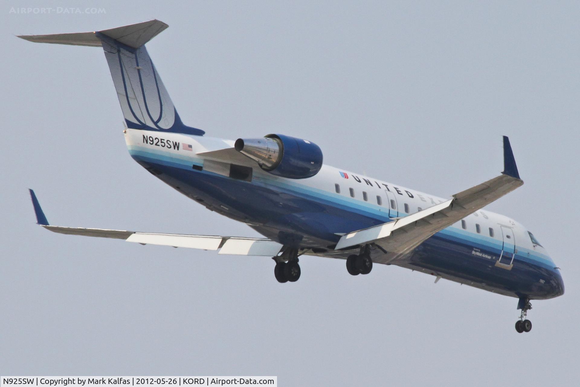 N925SW, 2002 Bombardier CRJ-200LR (CL-600-2B19) C/N 7682, SkyWest Airlines Bombardier CL-600-2B19, SKW5298 arriving from General Mitchell Intl /KMKE, RWY 10 approach KORD.