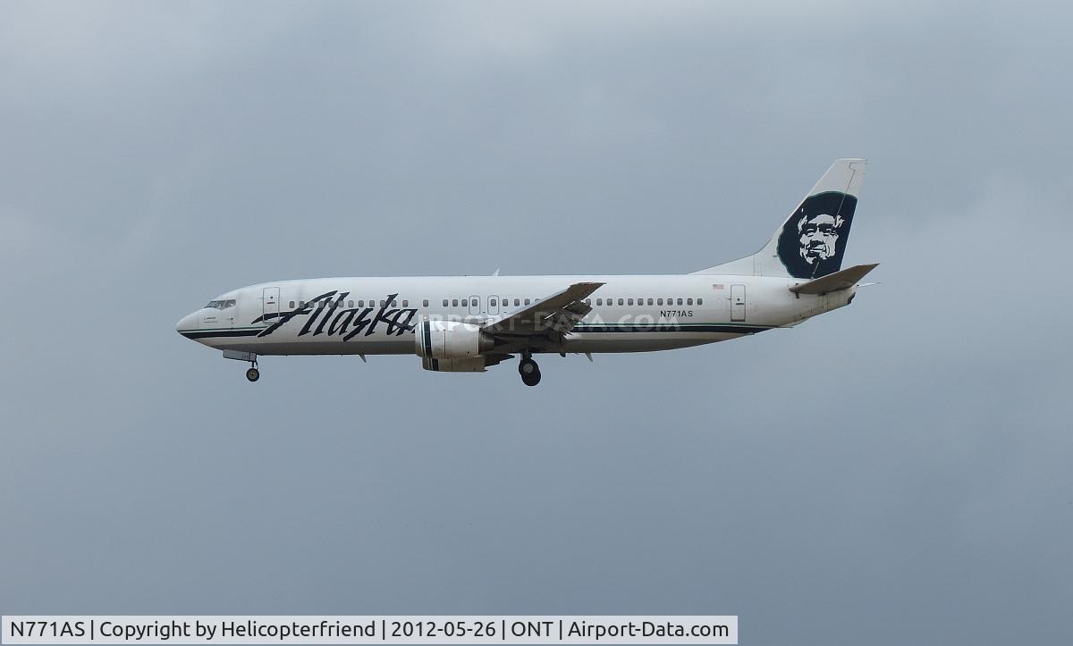 N771AS, 1993 Boeing 737-4Q8 C/N 25104, Approaching the outer fence
