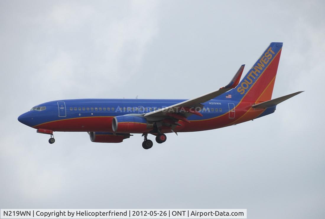N219WN, 2005 Boeing 737-7H4 C/N 32490, On final for 26R