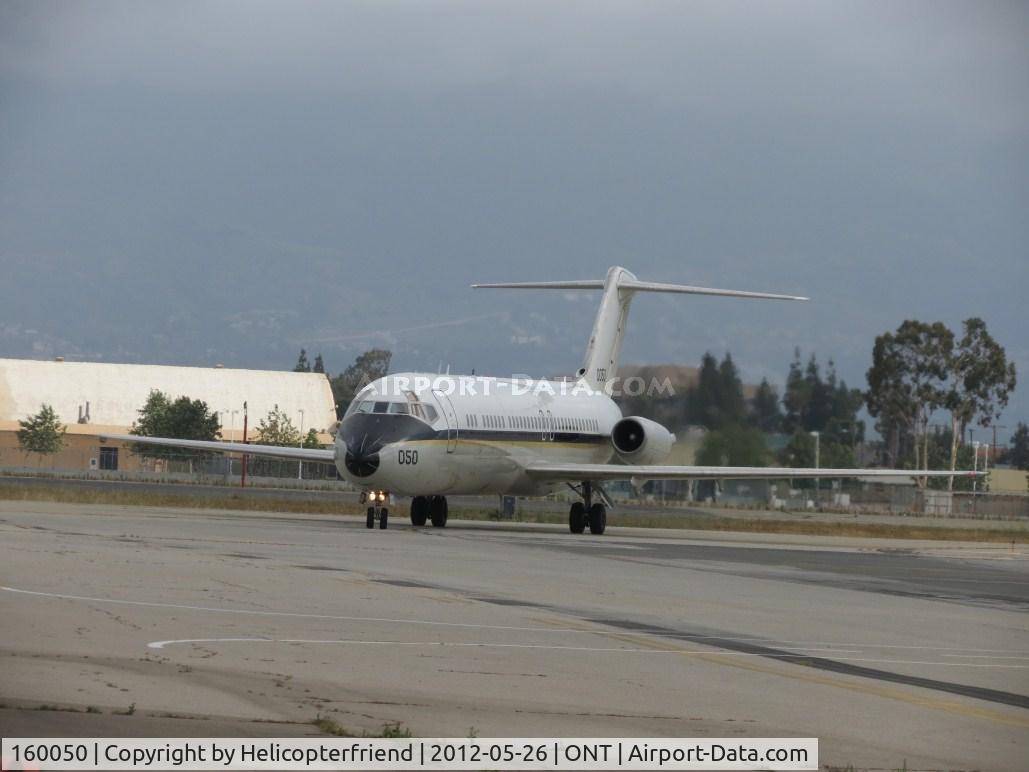 160050, 1975 McDonnell Douglas C-9B (DC-9-33) Skytrain II C/N 47699, Starting to turn into Guardian Air parking area