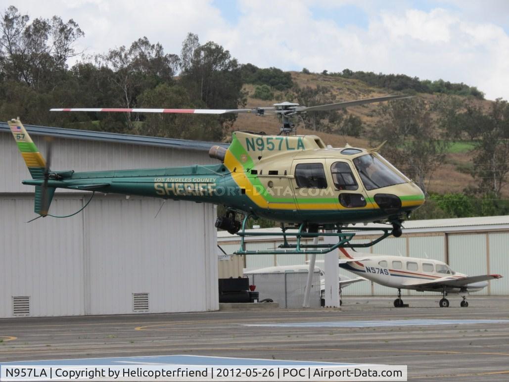 N957LA, 2010 Eurocopter AS-350B-2 Ecureuil Ecureuil C/N 7072, Air taxiing northbound before sliding to the right