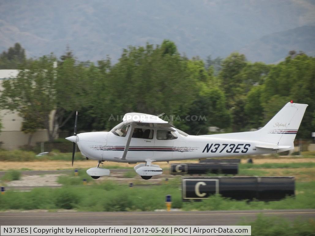 N373ES, 1997 Cessna 172R C/N 17280052, Gusting wind causing corrections