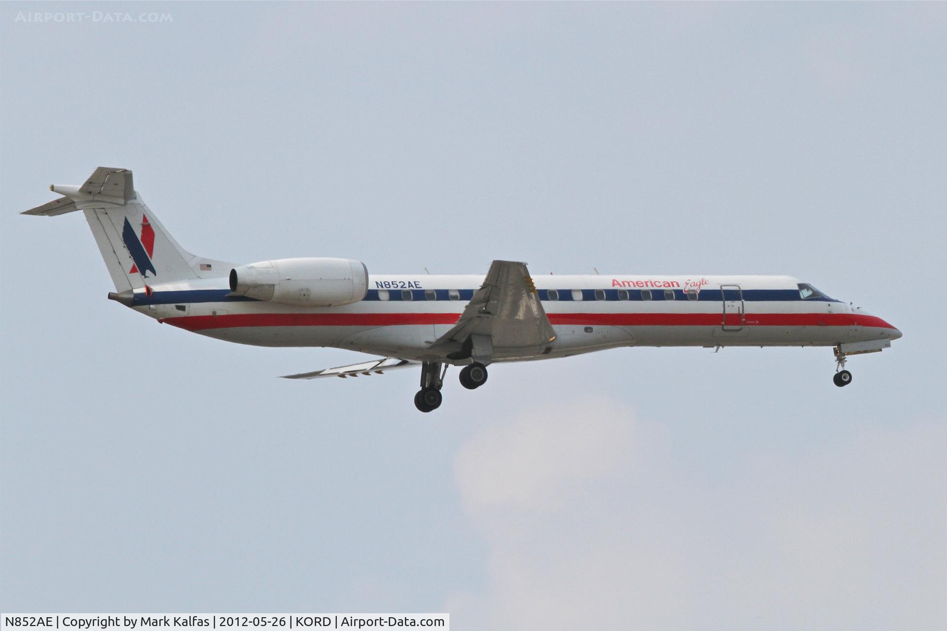 N852AE, 2003 Embraer ERJ-140LR (EMB-135KL) C/N 145736, American Eagle Embraer EMB-135KL, EGF4054 arriving from KDSM, RWY 10 approach KORD.