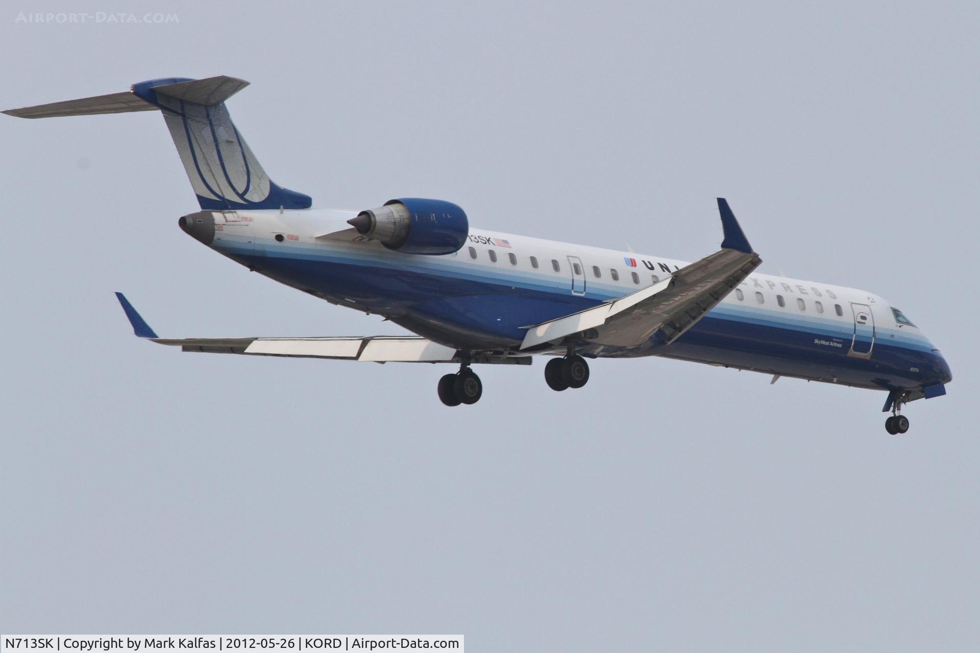 N713SK, 2004 Bombardier CRJ-701ER (CL-600-2C10) Regional Jet C/N 10174, SkyWest/United Express Bombardier CL-600-2C10,
SKW5545 arriving from Edmonton Int'l/CYEG, RWY 10 approach KORD>