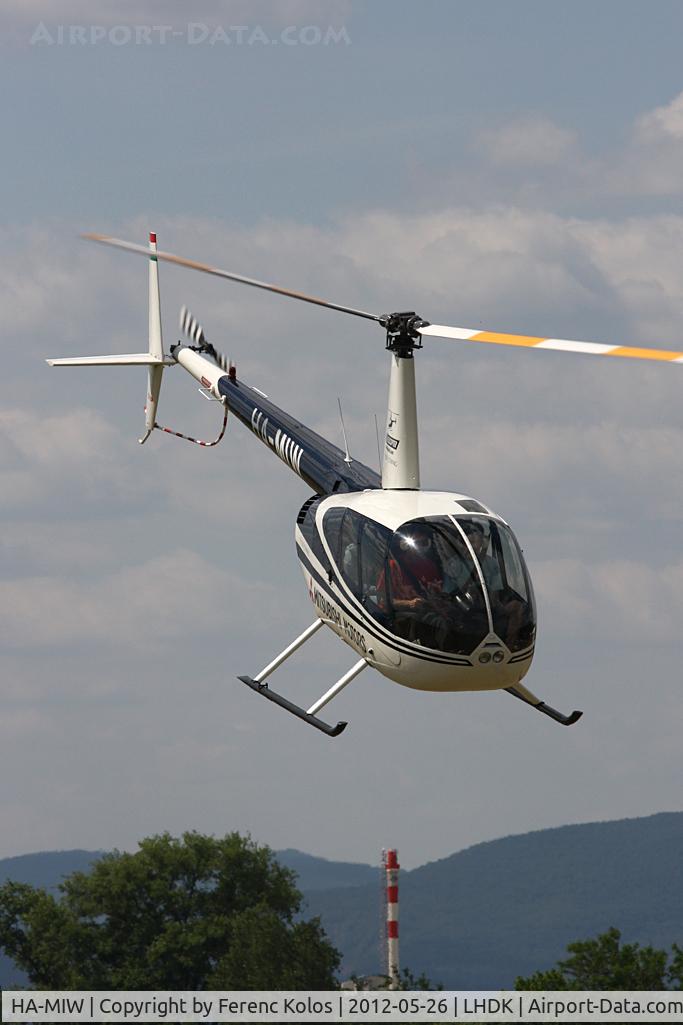 HA-MIW, 1998 Robinson R44 Astro C/N 0543, Dunakeszi