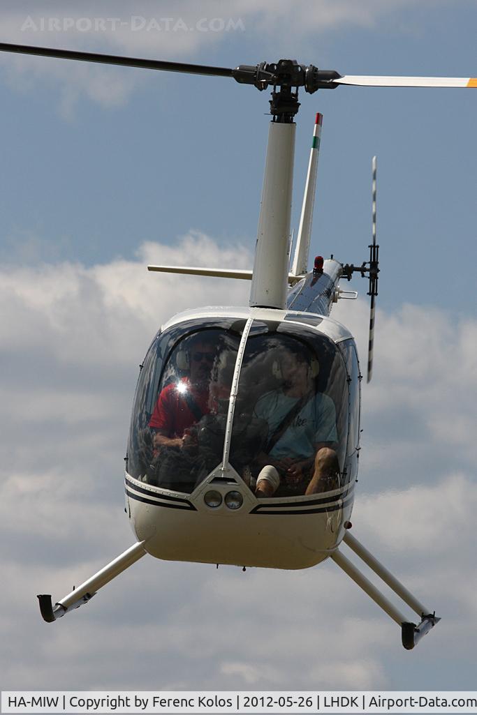 HA-MIW, 1998 Robinson R44 Astro C/N 0543, Dunakeszi