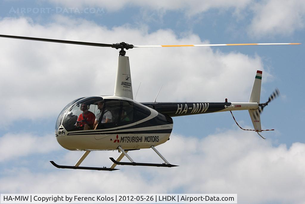 HA-MIW, 1998 Robinson R44 Astro C/N 0543, Dunakeszi