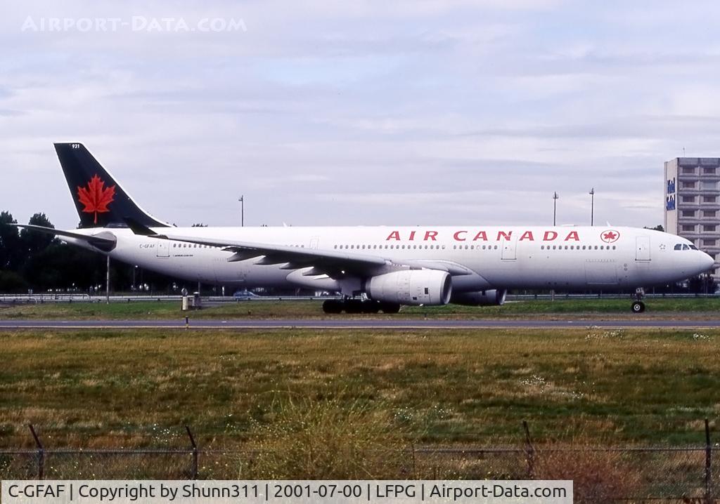 C-GFAF, 1999 Airbus A330-343 C/N 0277, Taxiing on parallels runways...