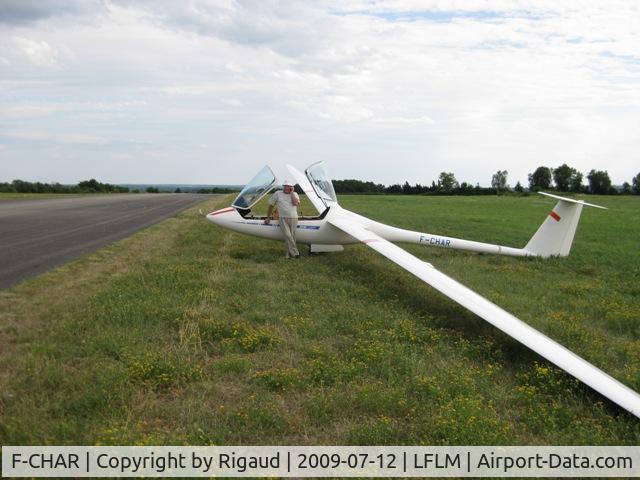 F-CHAR, Schleicher ASH-25 C/N 25137, ASH 25 de Roger RIGAUD posé a MACON (L FLM)