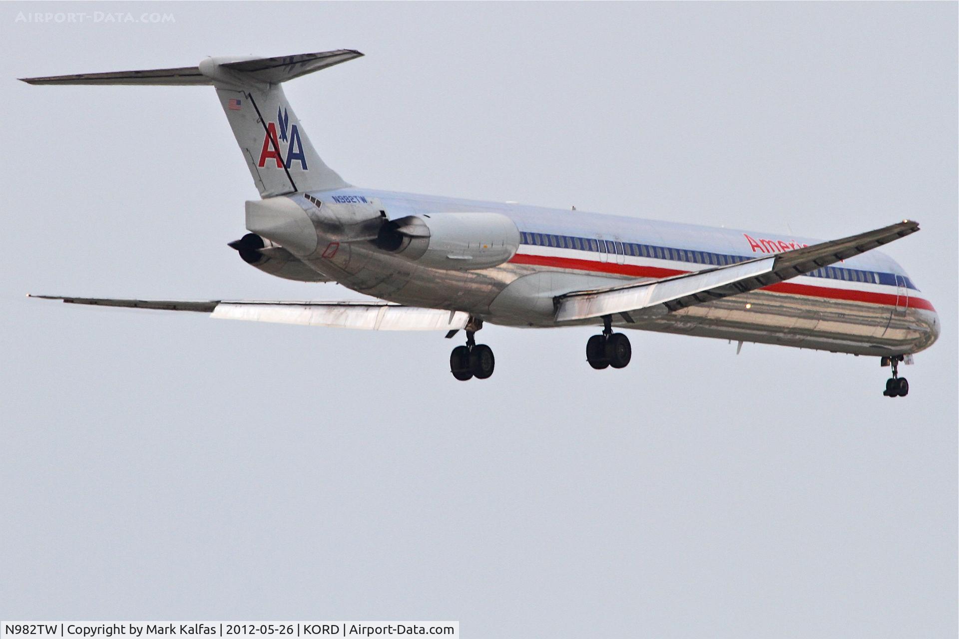 N982TW, 1999 McDonnell Douglas MD-83 (DC-9-83) C/N 53632, American Airlines Mcdonnell Douglas DC-9-83, AAL348 arriving from KLAS, RWY 10 approach KORD.