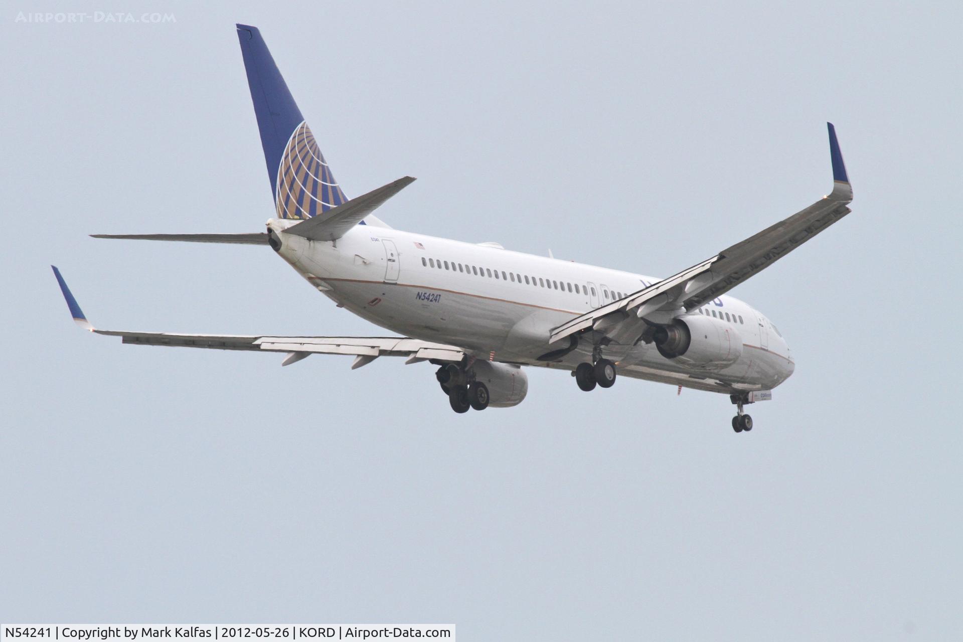 N54241, 1999 Boeing 737-824 C/N 28953, United Airlines Boeing 737-824, UAL1216 arriving from KMSP, RWY 10 approach KORD.